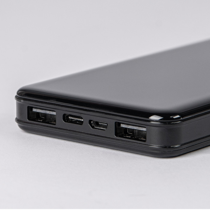Универсальный аккумулятор Sleek 10 (10000 мАч), черный, 14х6.8х1,5 см