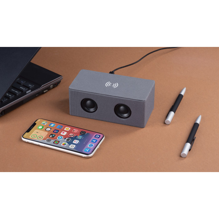 Bluetooth колонка Cool Gray с двумя динамиками (2х3Вт) и беспроводным зарядным устройством, переработанный пластик (RPET)