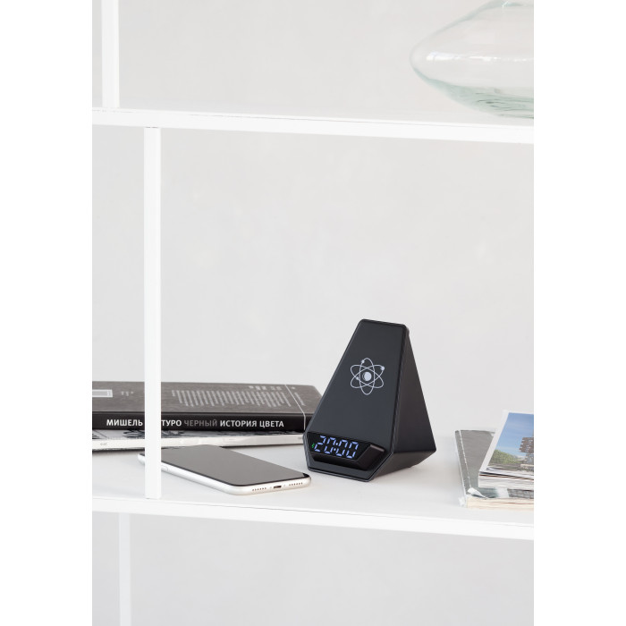 Настольная Bluetooth колонка (3Вт) Smart Pyramid с часами и беспроводным (15W) зарядным устройством, с подсветкой логотипа