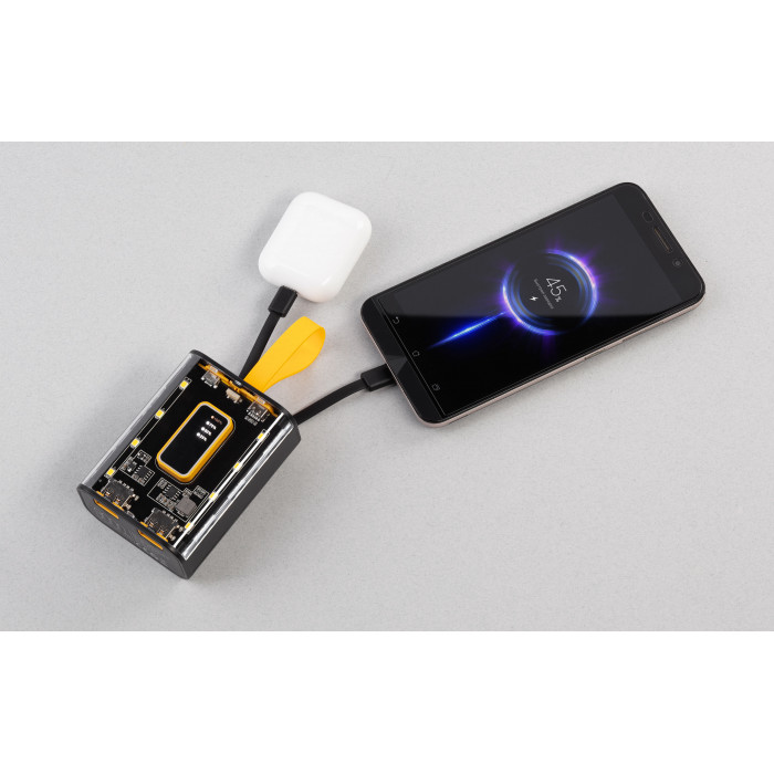 Зарядное устройство Shine 9000 mAh с LED-подсветкой, встроенными кабелями Type-C/Lightning/USB