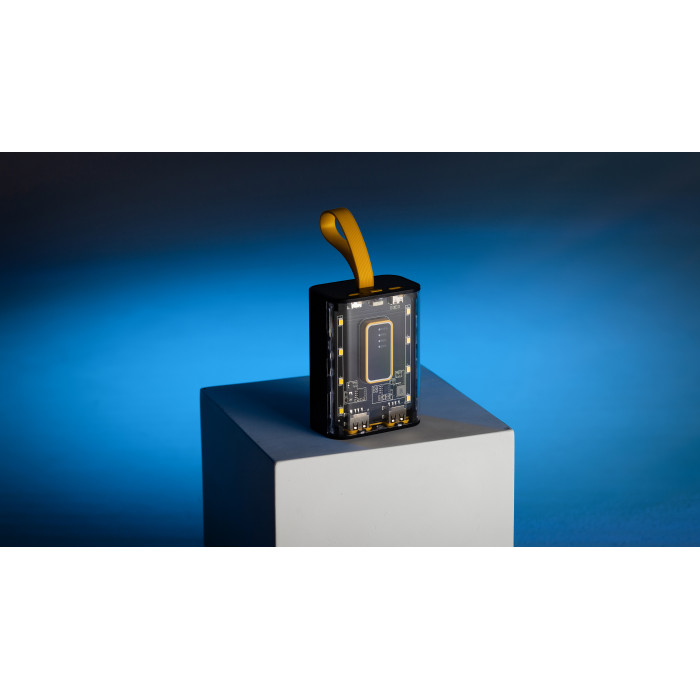 Зарядное устройство Shine 9000 mAh с LED-подсветкой, встроенными кабелями Type-C/Lightning/USB