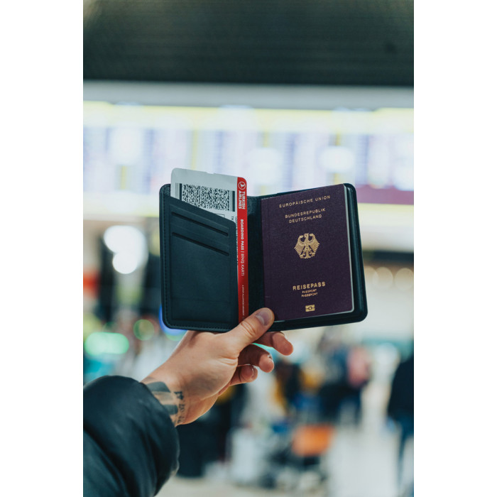Обложка для паспорта Travelfinder с технологией Find My