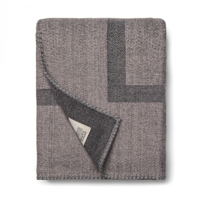 Плед VINGA Monogram из переработанного полиэстера GRS, 170x130 см