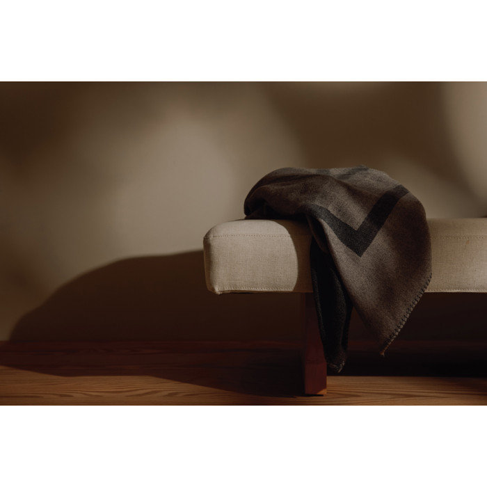 Плед VINGA Monogram из переработанного полиэстера GRS, 170x130 см